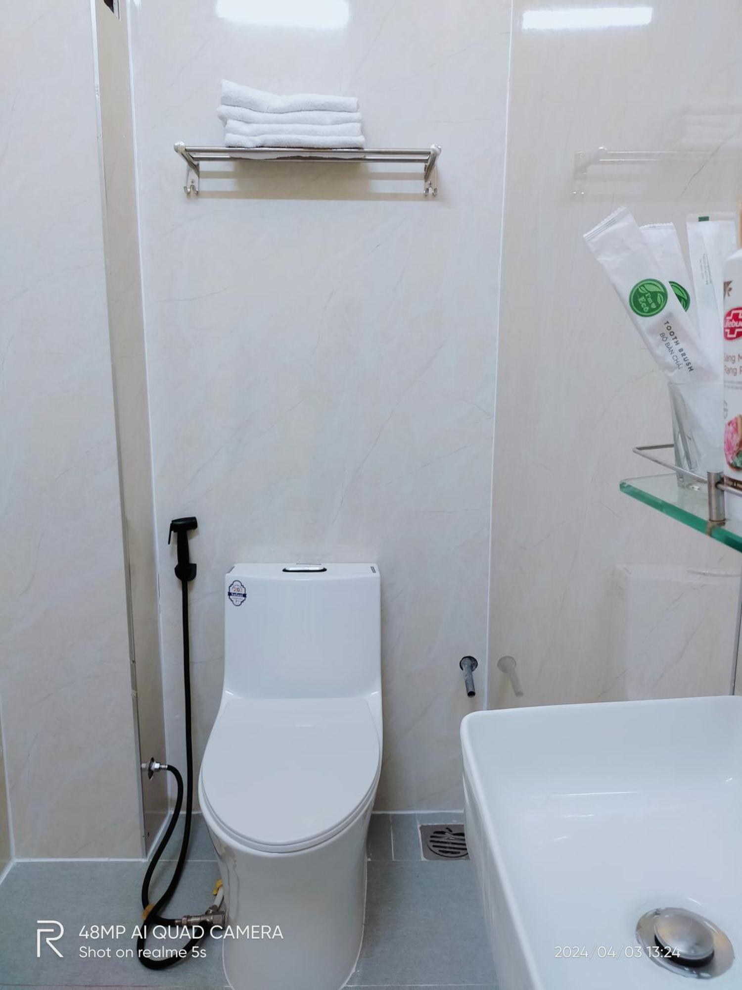 Shusimi House & Boutique Near Tan Son Nhat Airport Хошимін Екстер'єр фото
